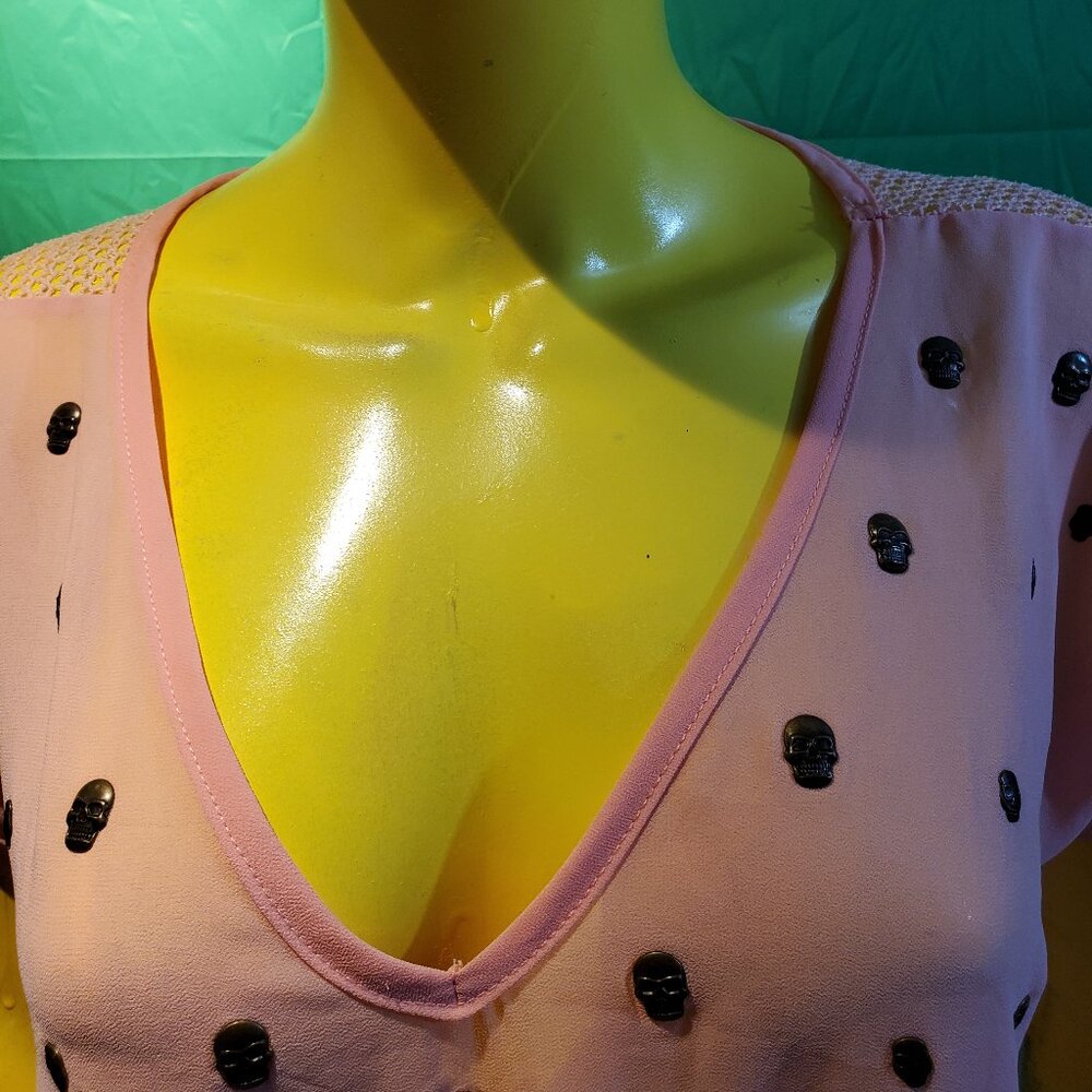 Limité V neck women shirt pink skull filet goth gothic barbiecore